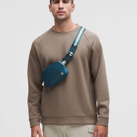 Lululemon Everywhere BeltBag 1L *NWT Wordmark - Picture 5 of 8